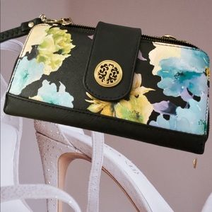 Beautiful crossbody/wristlet